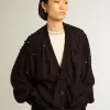 Schwarze Damenstrickjacke mit schattierter Stickerei