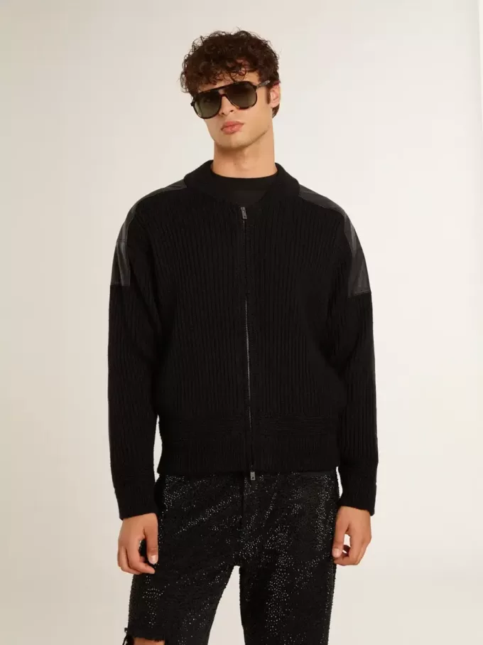 Schwarze Herrenjacke aus Merinowolle mit Lederaufnähern
