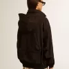Schwarze Windjacke mit mehreren Taschen Schwarze Windjacke mit mehreren Taschen