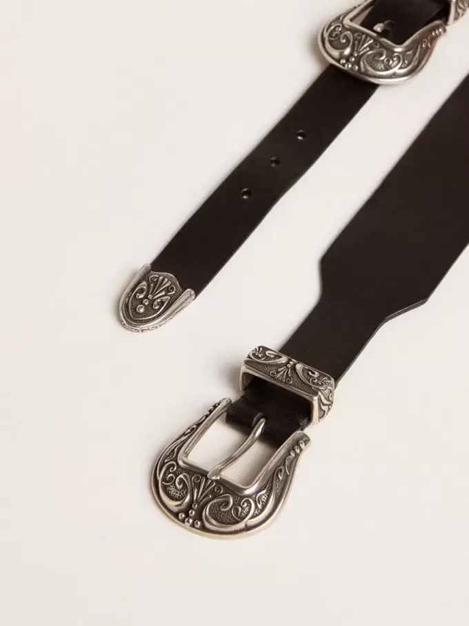 Schwarzer Gürtel aus gewaschenem Leder mit silberfarbener Doppelschnalle Schwarzer Gürtel aus gewaschenem Leder mit silberfarbener Doppelschnalle