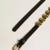 Schwarzer Trinidad-Gürtel aus gewaschenem Leder mit goldenen Nieten Schwarzer Trinidad-Gürtel aus gewaschenem Leder mit goldenen Nieten