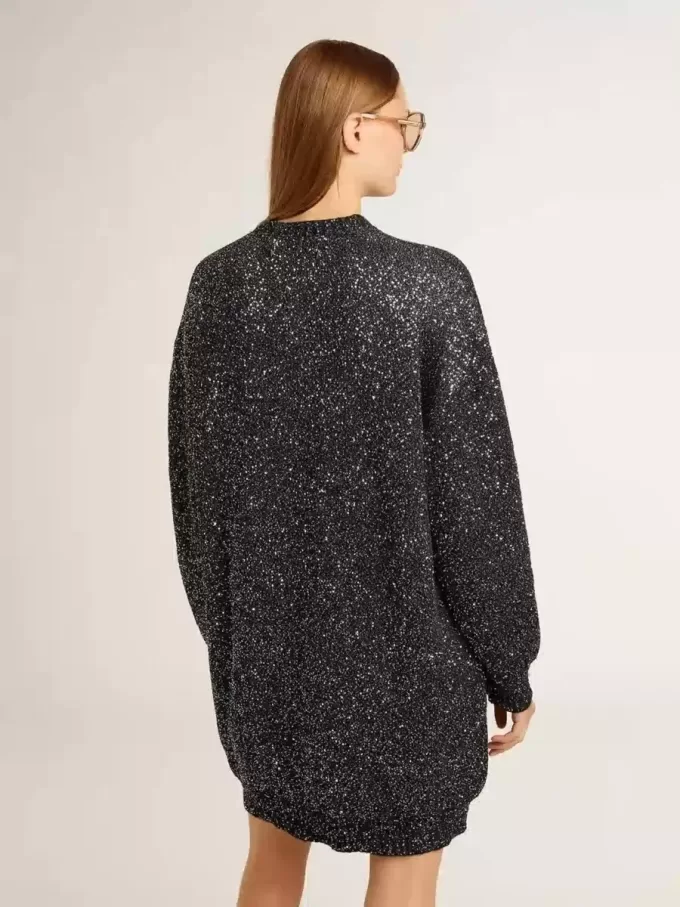 Schwarzes Damenkleid mit Rundhalsausschnitt und silbernen Pailletten