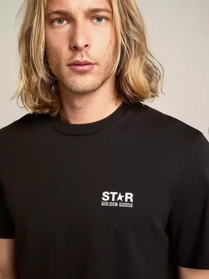 Schwarzes Herren-T-Shirt mit kontrastierendem weißem Logo und Stern