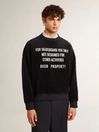 Schwarzes Sweatshirt mit Rundhalsausschnitt und gesticktem Schriftzug Schwarzes Sweatshirt mit Rundhalsausschnitt und gesticktem Schriftzug