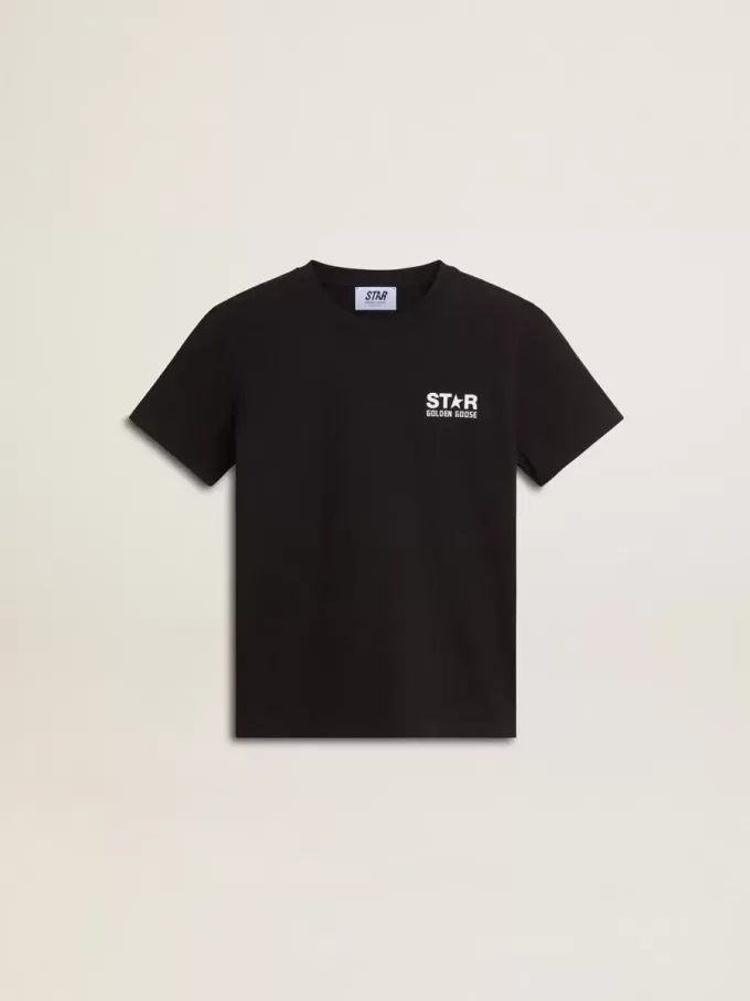 Schwarzes T-Shirt mit kontrastierendem weißem Logo auf der Vorderseite und großem Stern auf der Rückseite Schwarzes T-Shirt mit kontrastierendem weißem Logo auf der Vorderseite und großem Stern auf der Rückseite