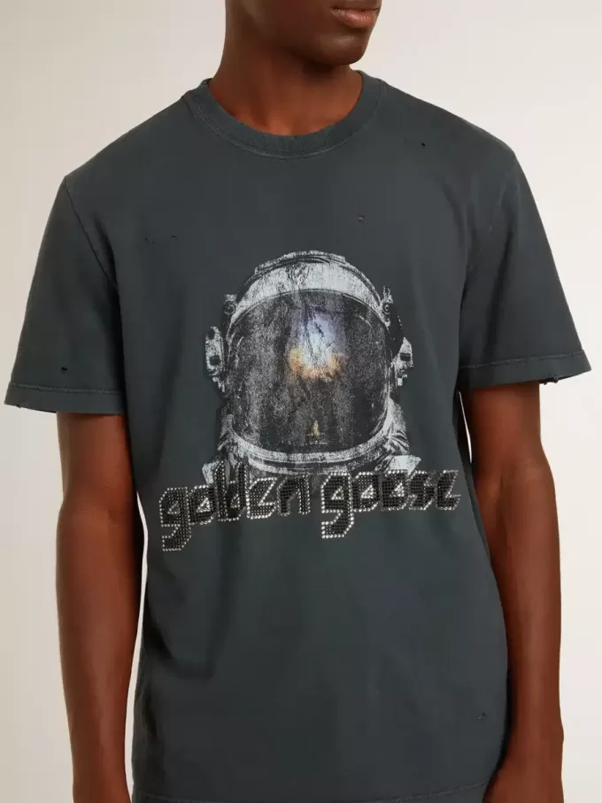 Schwarzes T-Shirt mit mehrfarbigem Aufdruck