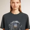 Schwarzes T-Shirt mit mehrfarbigem Aufdruck