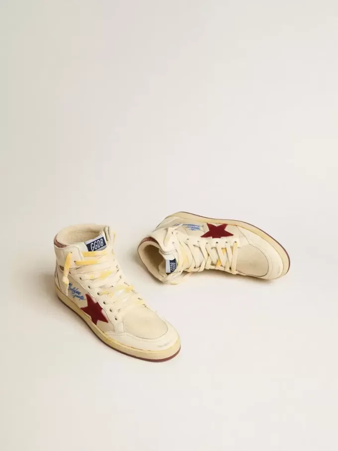 Sky-Star aus beigem Nylon und Nappa mit granatrotem Wildlederstern