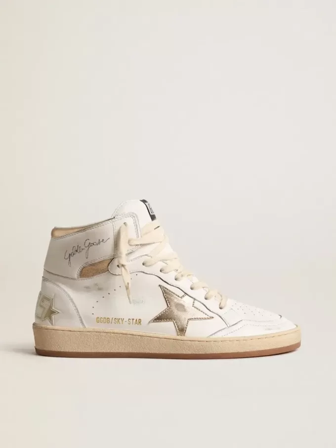 Sky-Star aus weißem Nappaleder mit goldfarbenem Metallic-Lederstern und Fersenlasche