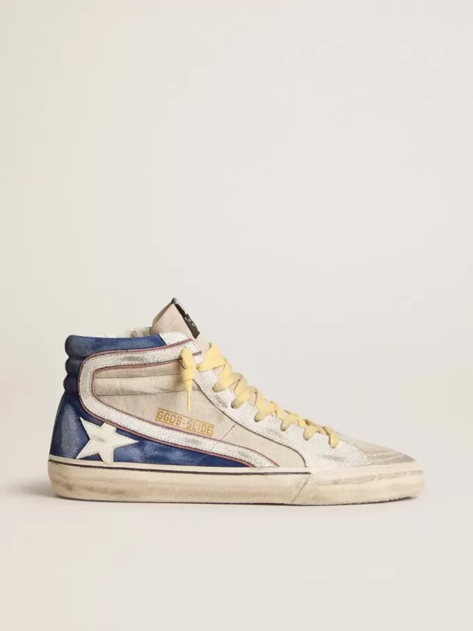 Slide aus perlfarbenem Canvas und blauem Wildleder mit weißem Lederstern und Blitz