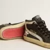 Slide aus schwarzem Wildleder mit silbernem Metallic-Lederstern und Blitz
