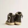 Slide aus schwarzem Wildleder mit silbernem Metallic-Lederstern und Blitz