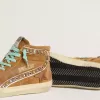Slide für Damen aus ockerfarbenem Wildleder mit tabakfarbenem Lederstern Slide für Damen aus ockerfarbenem Wildleder mit tabakfarbenem Lederstern
