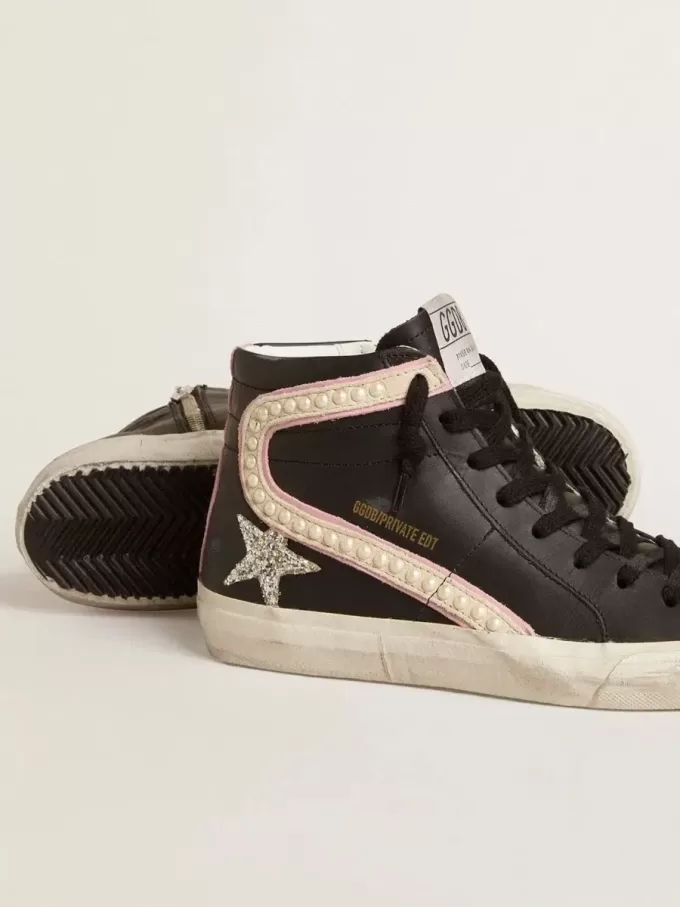 Slide LTD mit platinfarbenem Glitzerstern und Wildleder-Flash mit Perlen