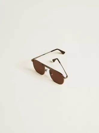 Sonnenbrille im Aviator-Stil mit schwarzem Rahmen und Gläsern