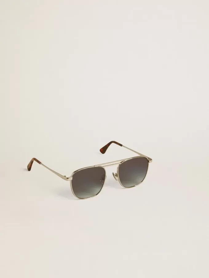 Sonnenbrille im Aviator-Stil mit silbernem Rahmen und blauen Gläsern
