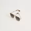 Sonnenbrille im Aviator-Stil mit silbernem Rahmen und blauen Gläsern