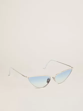 Sonnenbrille im Cat-Eye-Stil mit silbernem Rahmen und blauen Gläsern Sonnenbrille im Cat-Eye-Stil mit silbernem Rahmen und blauen Gläsern