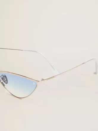 Sonnenbrille im Cat-Eye-Stil mit silbernem Rahmen und blauen Gläsern Sonnenbrille im Cat-Eye-Stil mit silbernem Rahmen und blauen Gläsern
