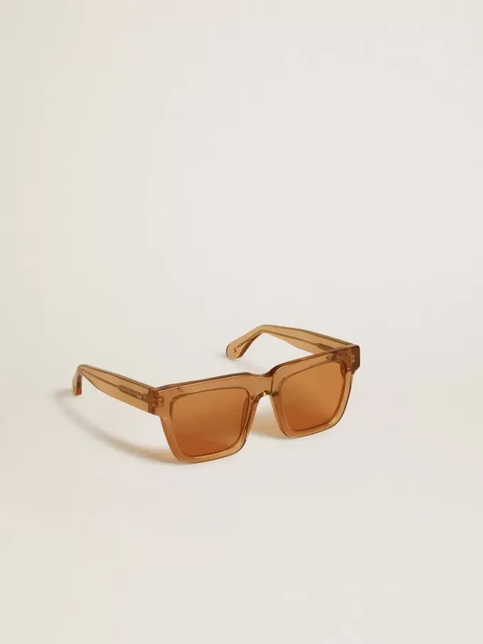 Sonnenbrille im Jamie-Stil mit quadratischem Rahmen und honigfarbenen Gläsern Sonnenbrille im Jamie-Stil mit quadratischem Rahmen und honigfarbenen Gläsern