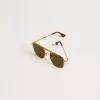 Sonnenbrille im Pilotenstil mit goldenem Rahmen und grünen Gläsern