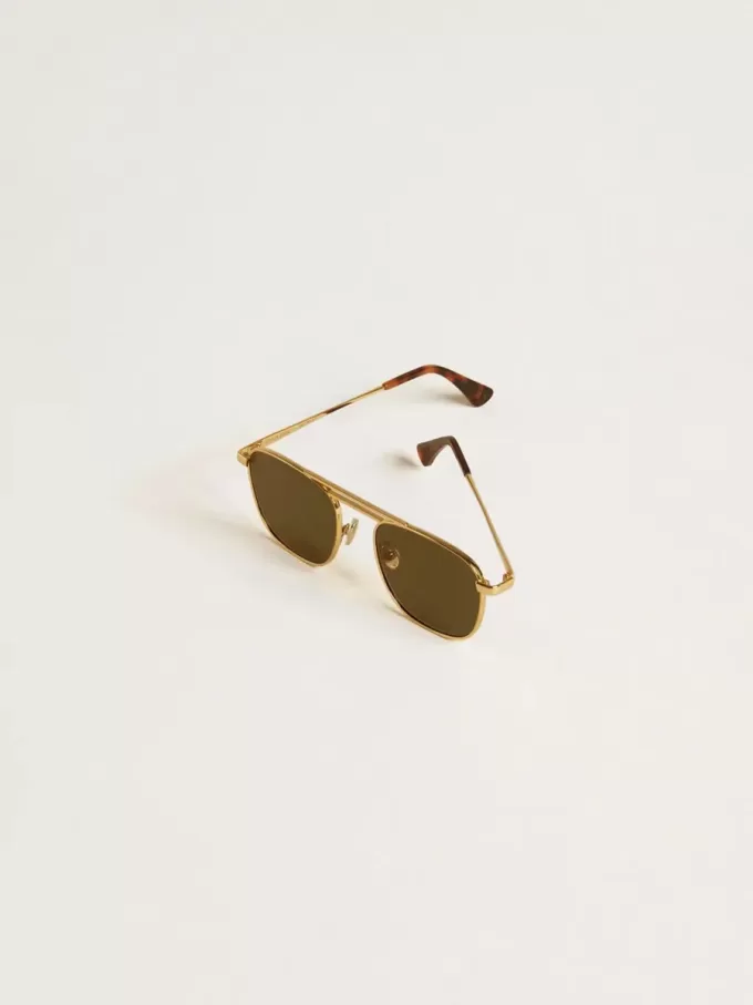 Sonnenbrille im Pilotenstil mit goldenem Rahmen und grünen Gläsern