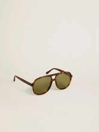 Sonnenbrille im Pilotenstil mit Schildpatt-Rahmen und grünen Gläsern