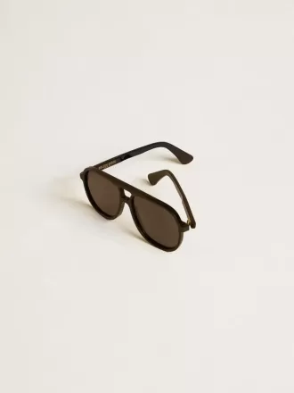 Sonnenbrille im Pilotenstil mit schwarzem Rahmen und Gläsern