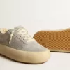 Herren-Schuhe „Space-Star” aus eisgrauem Wildleder mit Lammfellfutter