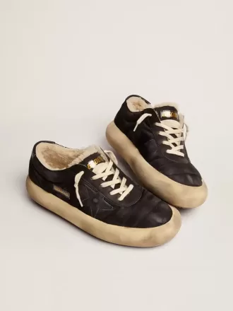 Space-Star Damenschuhe aus gestepptem schwarzem Nylon mit Lammfellfutter