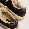 Space-Star-Herrenschuhe aus gestepptem schwarzem Nylon mit Lammfellfutter