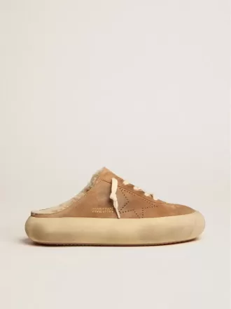 Space-Star Sabot-Schuhe für Damen aus tabakfarbenem Wildleder mit Lammfellfutter