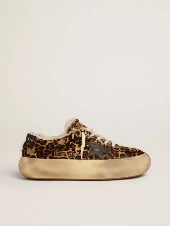 Herren-Space-Star aus Ponyfell mit Animal-Print und Lammfellfutter