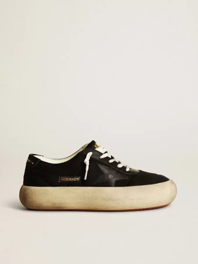 Space-Star-Schuhe aus schwarzem Nylon mit schwarzem Lederstern und Fersenlasche