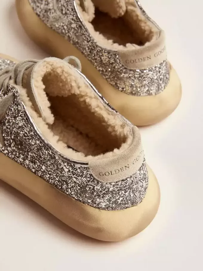 Space-Star-Schuhe für Damen in Silberglitzer mit Lammfellfutter