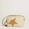 Star Bag aus butterfarbenem, gehämmertem Leder mit Swarovski-Kristallstern