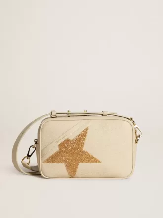 Star Bag aus butterfarbenem, gehämmertem Leder mit Swarovski-Kristallstern
