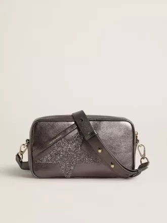 Star Bag aus grauem Metallic-Leder mit Swarovski-Kristallstern
