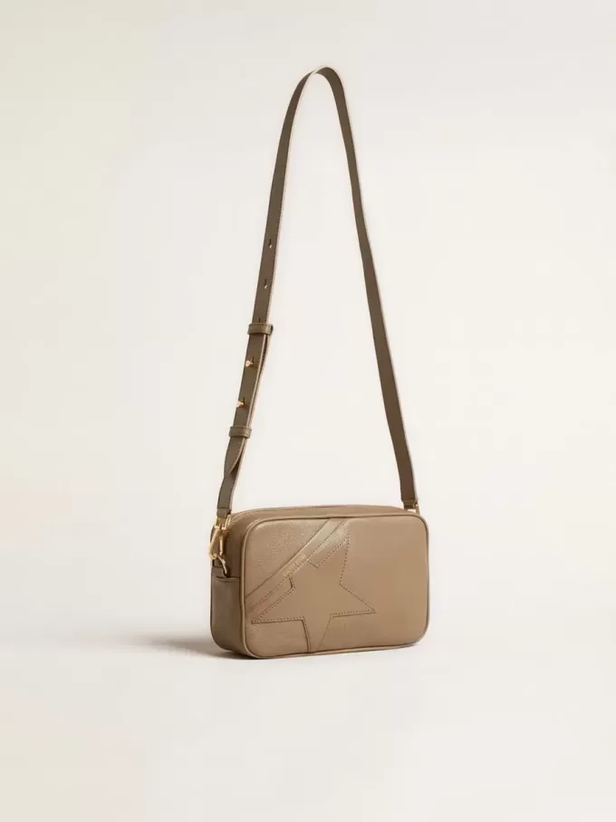 Star Bag aus salbeigrünem Leder mit ton-in-ton Stern