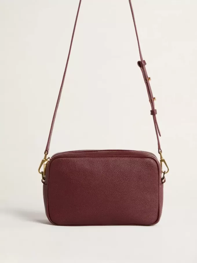 Star Bag aus weinrotem Leder mit farblich abgestimmtem Stern