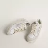 Stardan LTD aus weißem Leder mit Stern und Fersenlasche aus eisgrauem Wildleder Stardan LTD aus weißem Leder mit Stern und Fersenlasche aus eisgrauem Wildleder