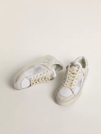 Stardan LTD aus weißem Leder mit Stern und Fersenlasche aus eisgrauem Wildleder Stardan LTD aus weißem Leder mit Stern und Fersenlasche aus eisgrauem Wildleder