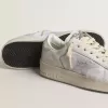 Stardan LTD aus weißem Leder mit Stern und Fersenlasche aus eisgrauem Wildleder Stardan LTD aus weißem Leder mit Stern und Fersenlasche aus eisgrauem Wildleder