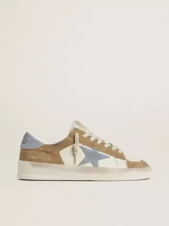 Stardan LTD aus weißem Leder und tabakfarbenem Wildleder mit hellblauem Wildlederstern und Fersenlasche Stardan LTD aus weißem Leder und tabakfarbenem Wildleder mit hellblauem Wildlederstern und Fersenlasche