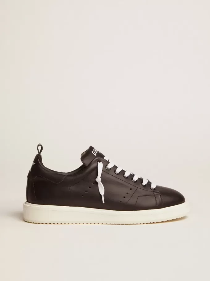 Starter Sneakers aus komplett schwarzem Leder Starter Sneakers aus komplett schwarzem Leder