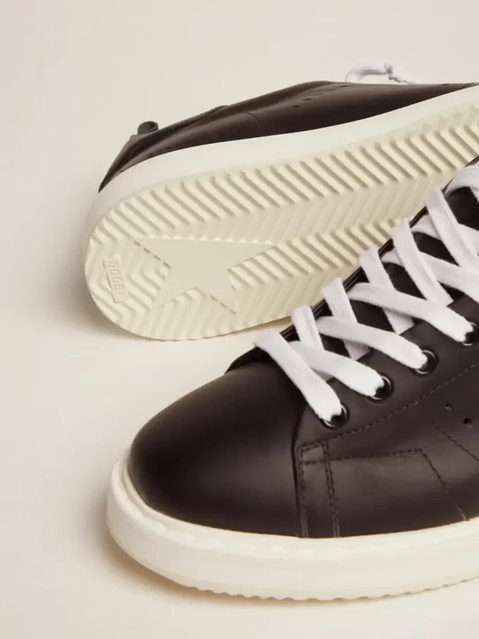 Starter Sneakers aus komplett schwarzem Leder Starter Sneakers aus komplett schwarzem Leder