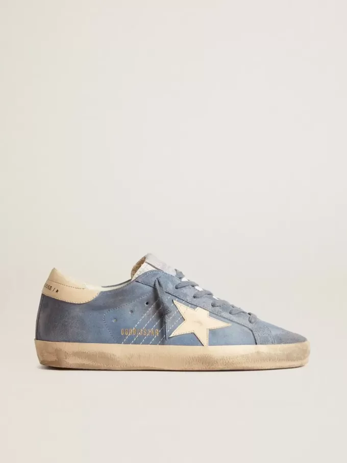 Super-Star aus hellblauem Wildleder mit beigem Lederstern und Fersenlasche Super-Star aus hellblauem Wildleder mit beigem Lederstern und Fersenlasche