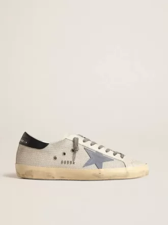 Super-Star aus hellsilbernem Mesh mit hellblauem Wildlederstern