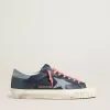 Super-Star aus marineblauem Leder mit hellblauem Lederstern und Fersenlasche