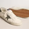 Super-Star aus Nappaleder mit grauem Wildlederstern und Fersenlasche Super-Star aus Nappaleder mit grauem Wildlederstern und Fersenlasche
